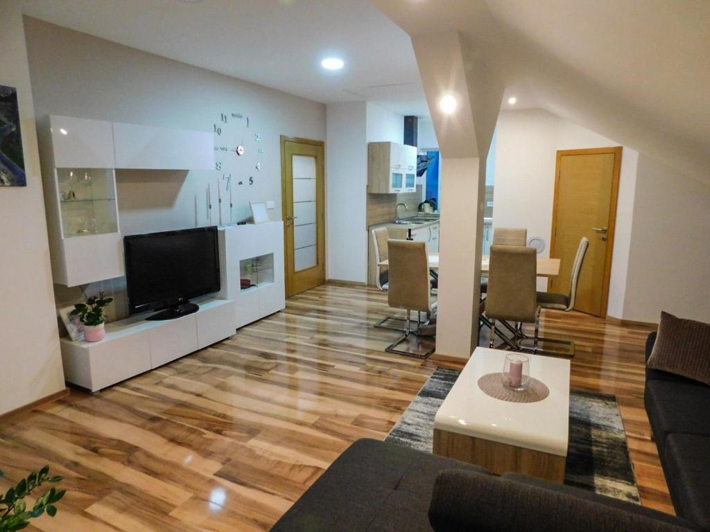 Apartman Lara u Otočcu — Dnevni boravak