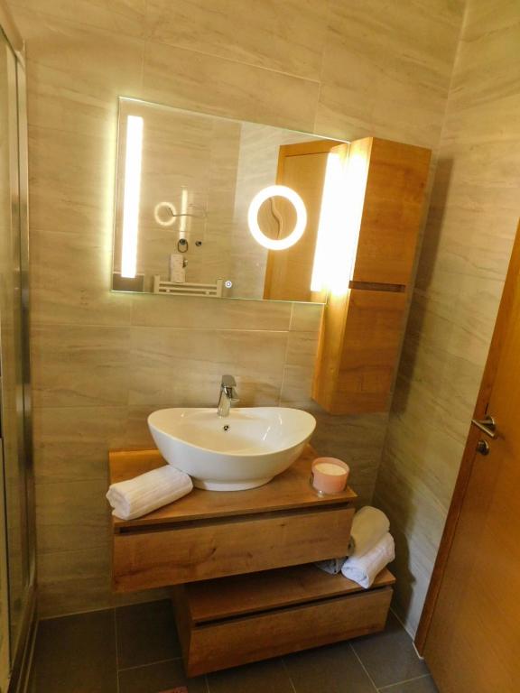 Apartman Lara u Otočcu — Kupaonica