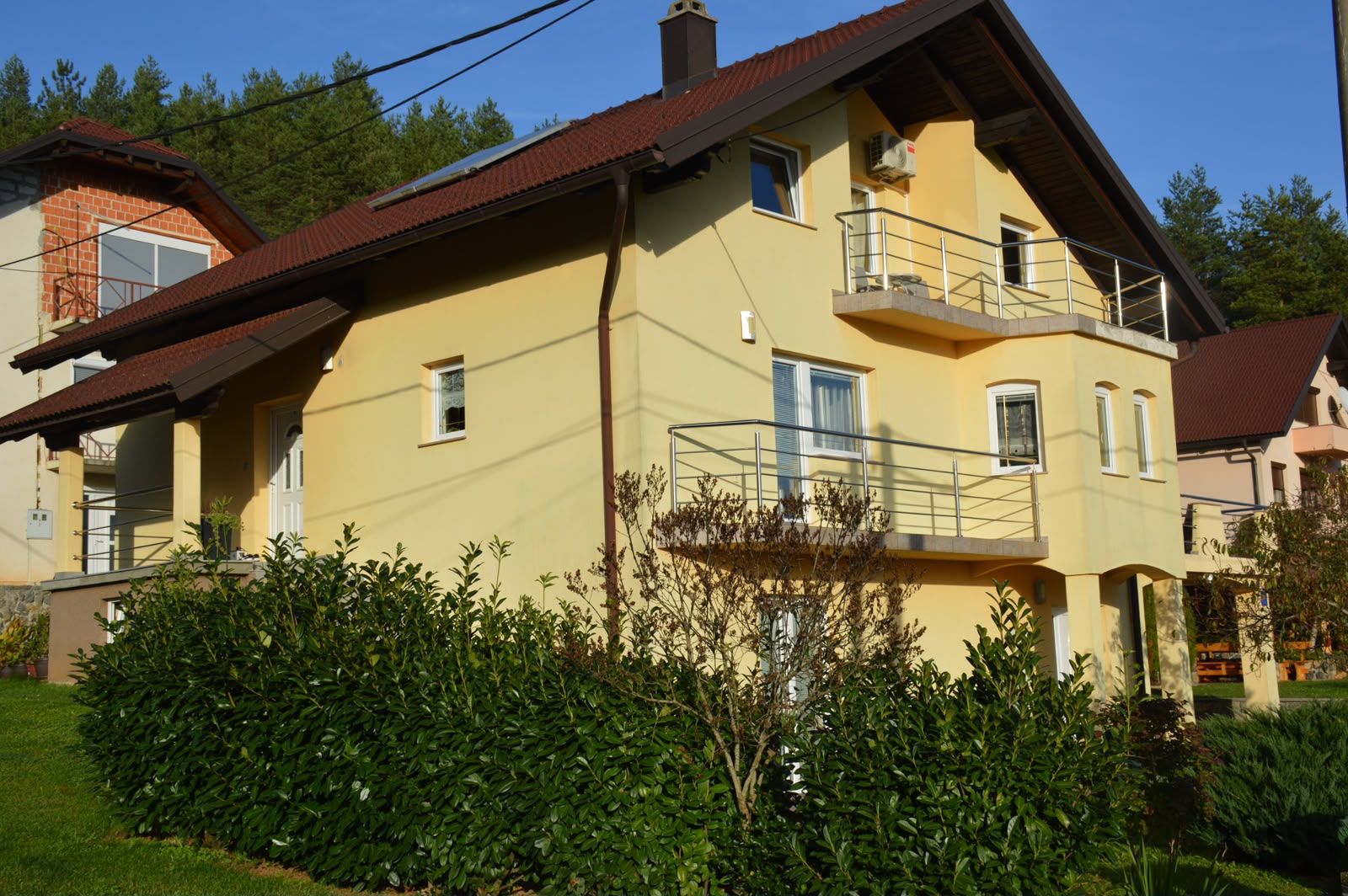 Apartman Lara u Otočcu — Kuća i okućnica